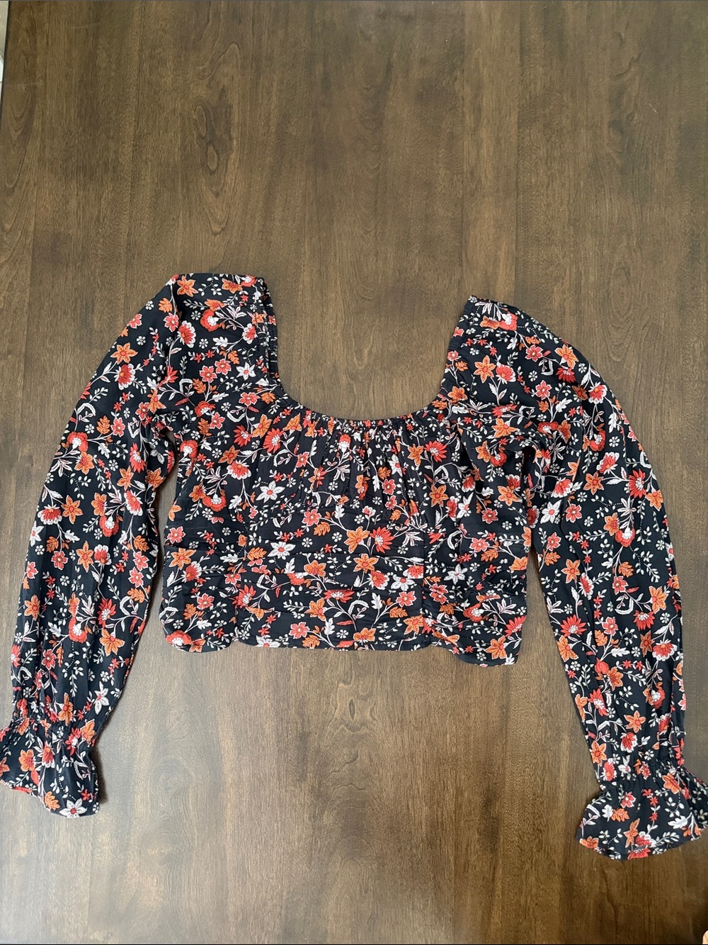 Hollister Black Floral Smocked Long-Sleeve Crop Top size L